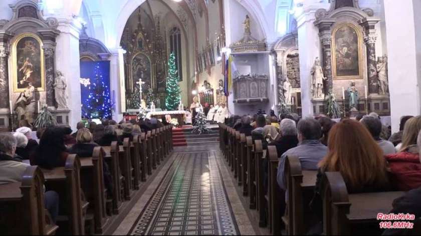FOTO in VIDEO: Polnočnica na Kapitlju