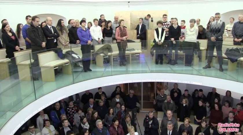 FOTO in VIDEO: Polnočnica v Evangelijski cerkvi
