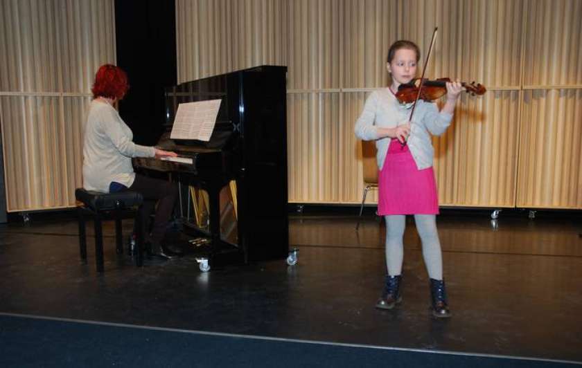 F&#38;A: Glasbena šola Črnomelj se predstavi, Novoletni koncert