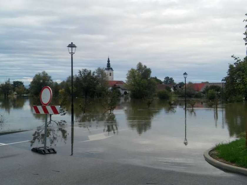 AVDIO: Krka ob enih - Kako bi lahko proti poplavam zaščitili Kostanjevico na Krki ?