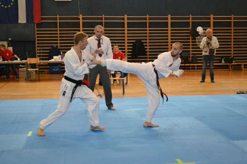 FOTO: Sevniški karateisti uspešni na prvi pokalni tekmi