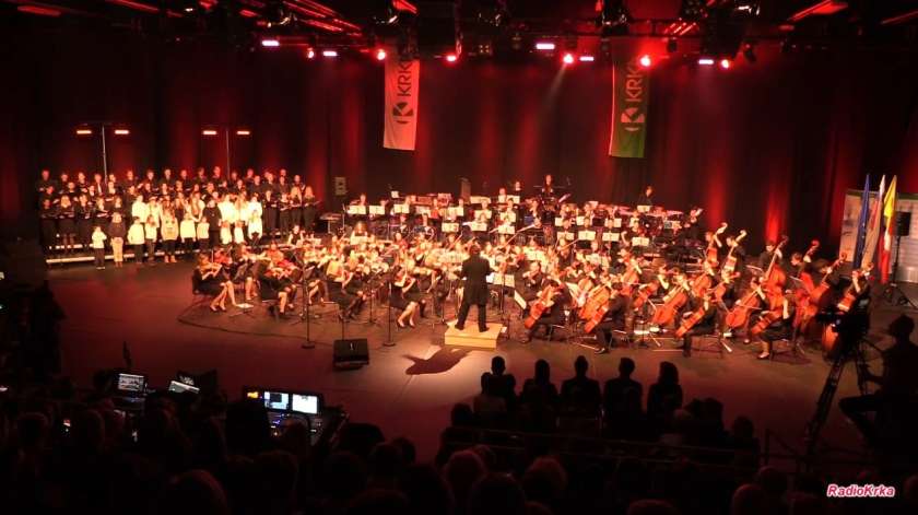 VIDEO: Kulturni predvečer z orkestrom glasbene šole