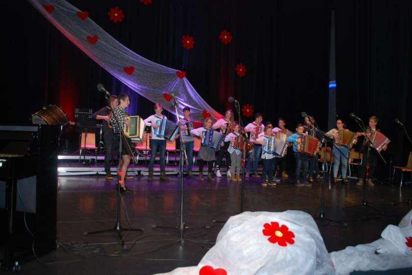 FOTO: Dobrodelni koncert semiških šolarjev