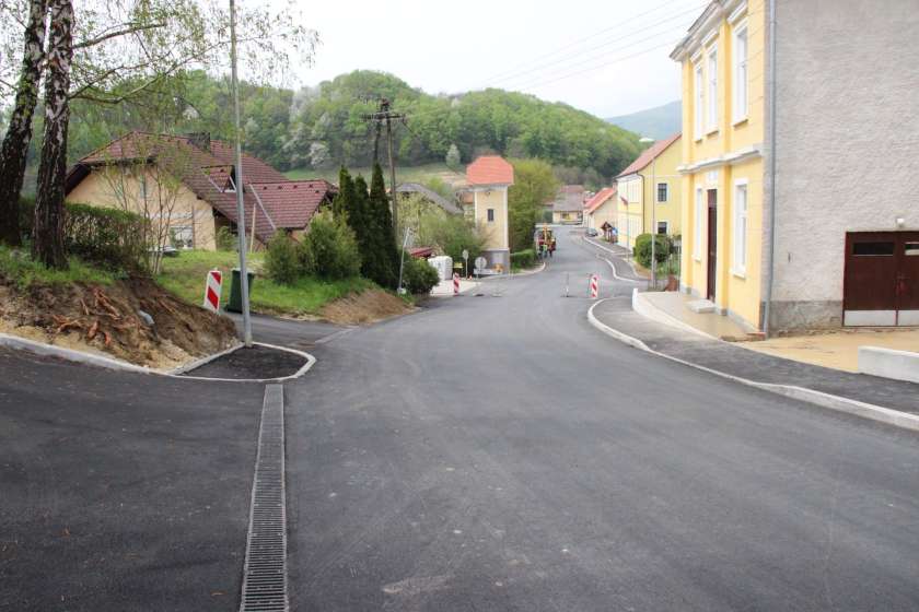 Gradnja pločnika in obnova ceste na Bizeljskem se zaključuje