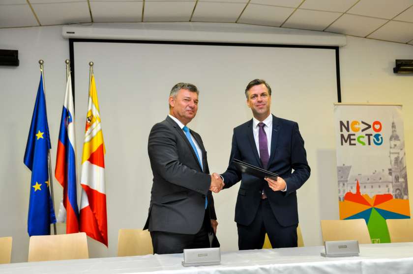 Podpisali sporazum o 2.fazi rekonstrukcije ceste skozi Šmihel