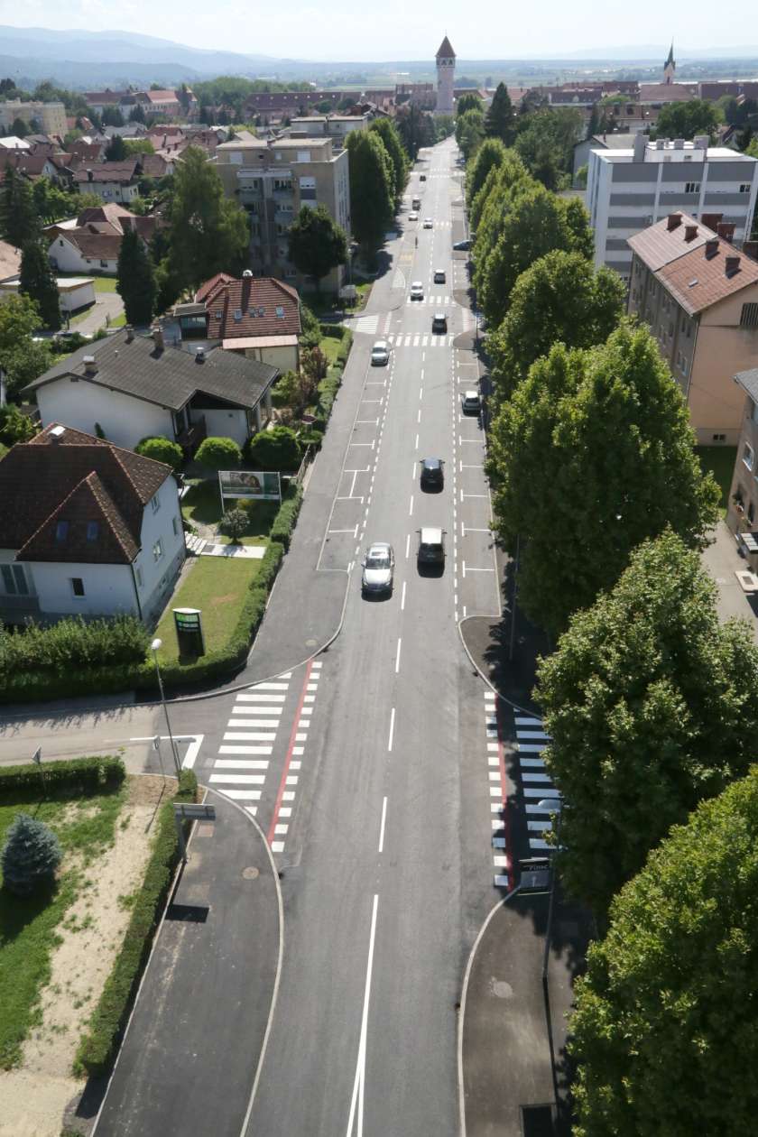FOTO&AVDIO: Nove ureditve obnovljene Bizeljske ceste v Brežicah