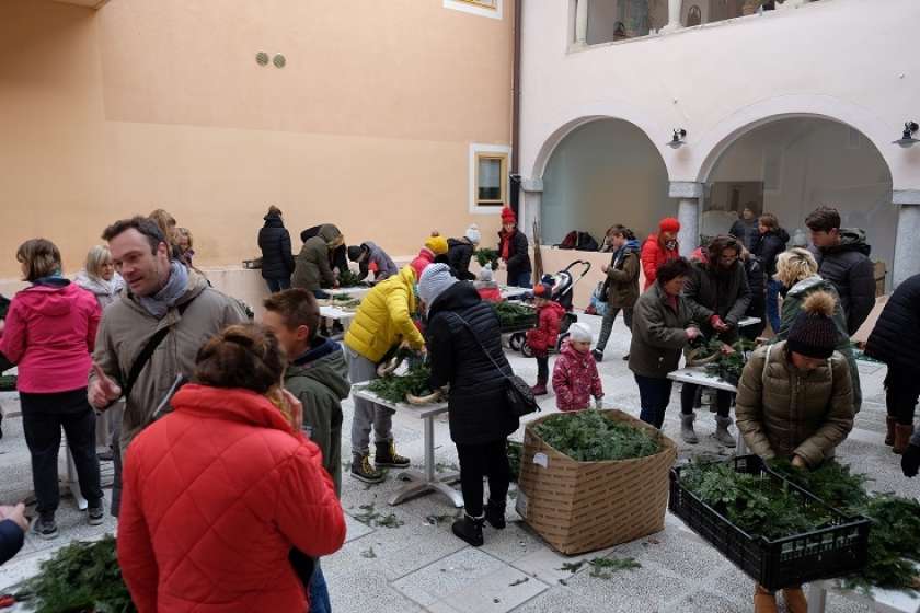 FOTO: Krajani centra okrasili ulice