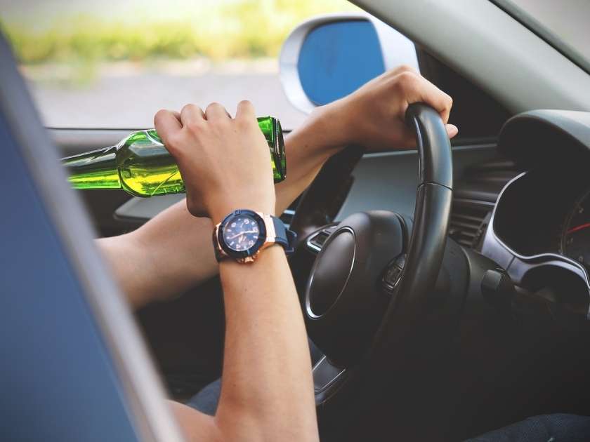 Pod vplivom alkohola in brez vozniškega dovoljenja