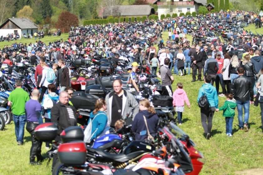 FOTO: V Mirni Peči rekordno - skoraj 15.000 motoristov in obiskovalcev