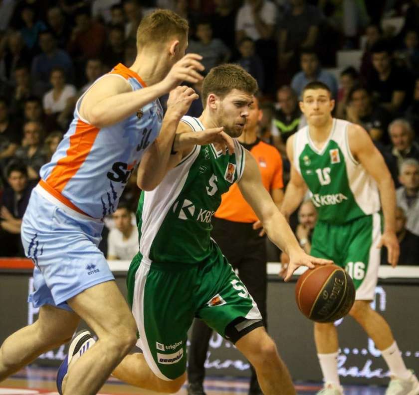Sixt Primorska premagala novomeške košarkarje