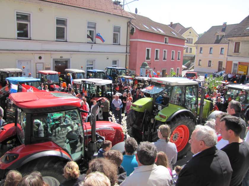 FOTO: Blagoslov traktorjev v Šmartnem pri Litiji