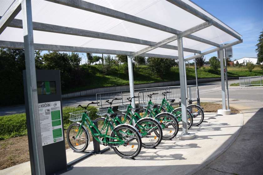 FOTO: V Krškem nove postaje za izposojo koles