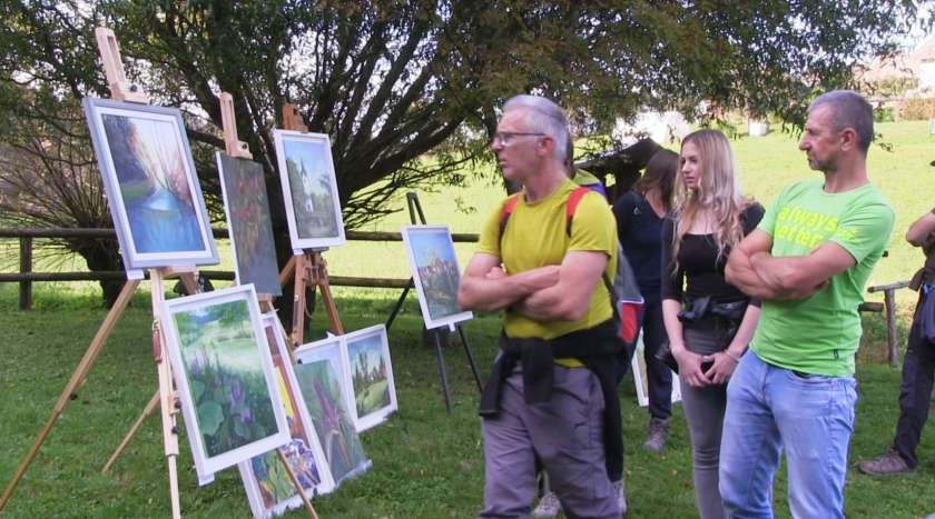VIDEO&FOTO: Slikarska razstava na sotočju treh studencev