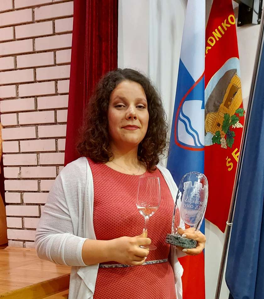 Pridelovalka Županovega vina 2020 je vinogradnica Vesna Simeonov