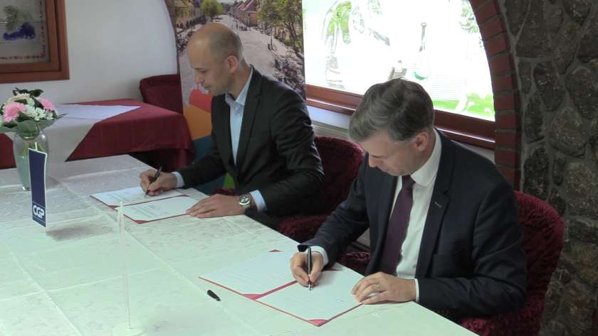 AVDIO: Krka ob enih - Podpis pogodbe za vodovod in kanalizacijo na obronkih Trške gore