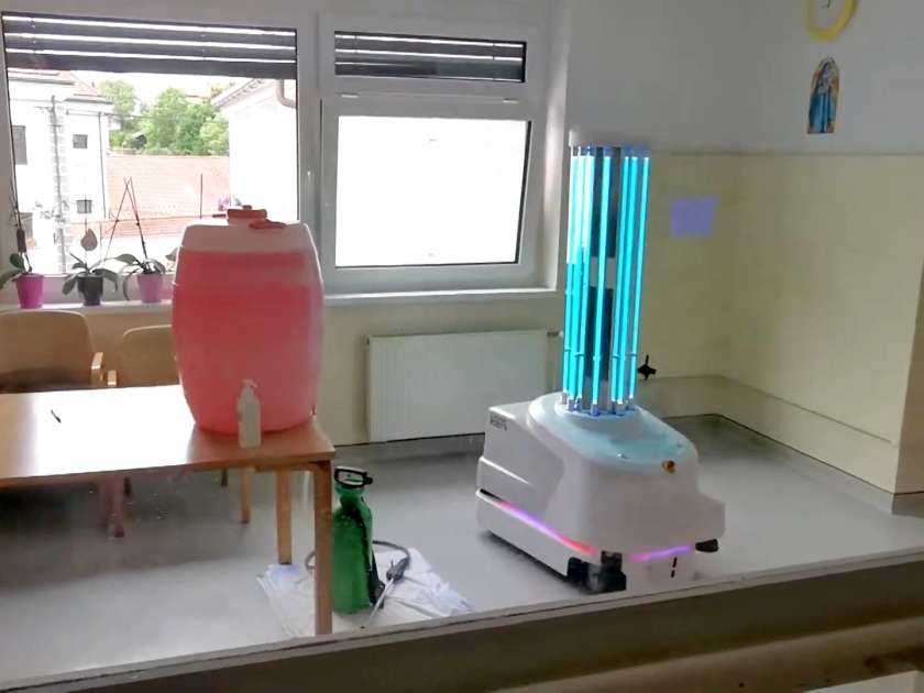 Zbiranje donacij za nakup dezinfekcijskega robota v DSO Metlika