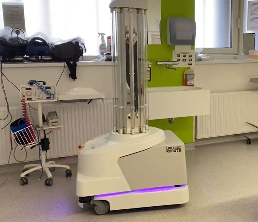 Novomeška bolnišnica bogatejša za dezinfekcijskega robota