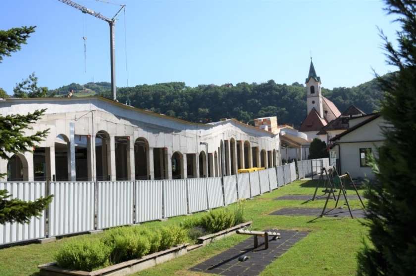 Valvasorjeva knjižnica v Krškem dobiva streho
