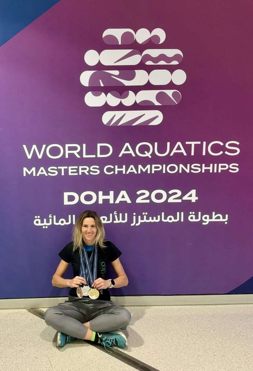 Nika Bajc na svetovnem veteranskem prvenstvu v plavanju do kompleta kolajn