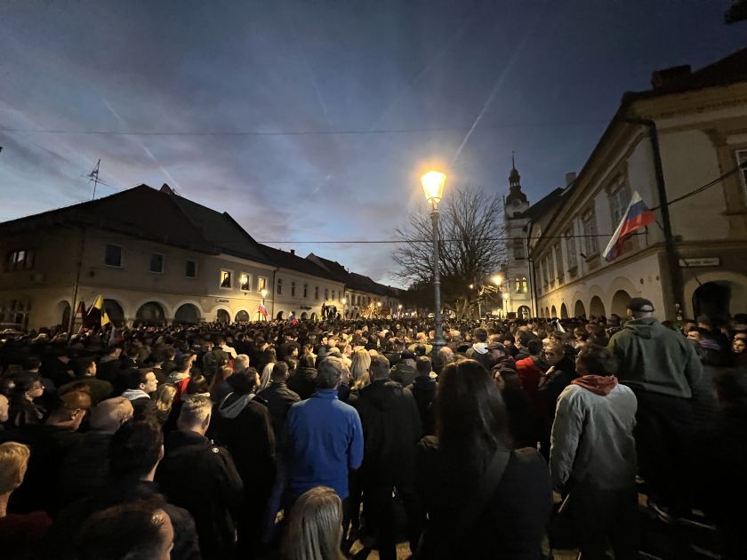 Protest v Novem mestu povečini potekal mirno
