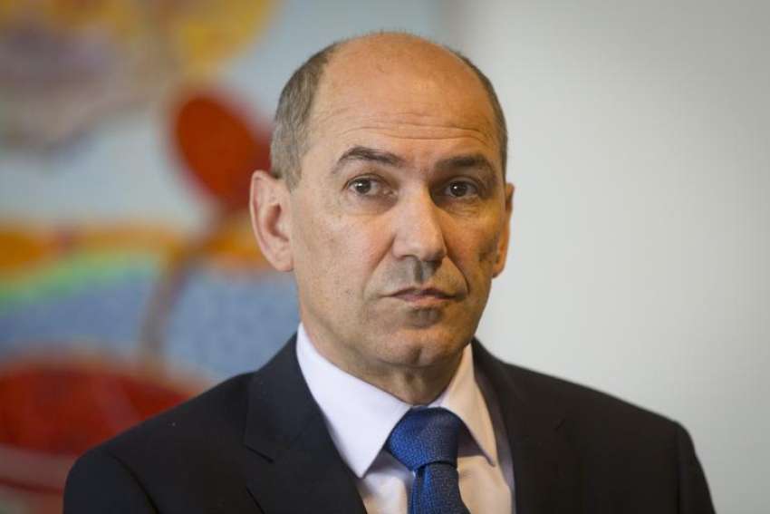 Želi dobro življenje in je za to pripravljen narediti vse.