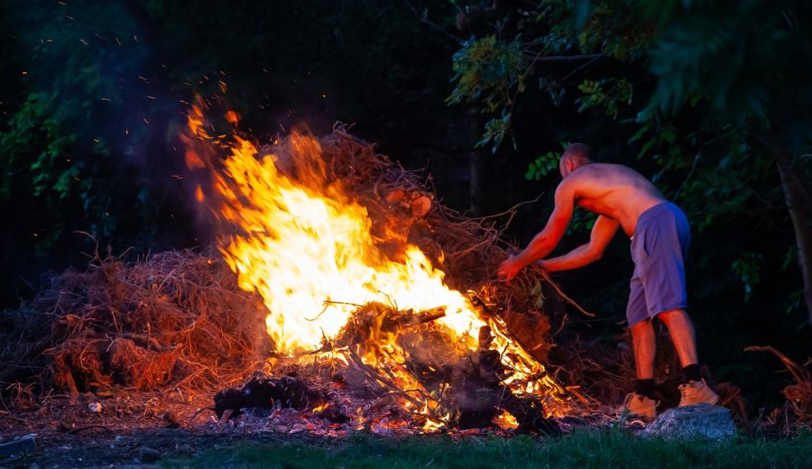 man-makes-fire-4358896_1280