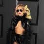 Modni slog Lady Gaga niti ne preseneča več, a je po mnenju številnih z usnjeno opravo šla predaleč ...