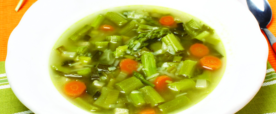 Zelenjavna juha s šparglji in čemažem