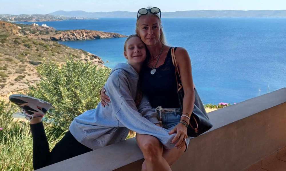 Mama in hči v Grčiji: Darilo za najin pogum je raj v katerem živiva