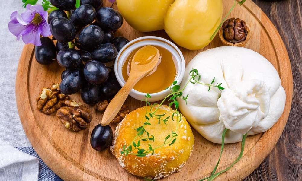 Burrata: Slastne skrivnosti popularnega sira v mošnjičku