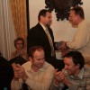 zupan_cestita_in_izroca_darilo_svetniku_sds_zoranu_cvarju_za_srecanje_z_abrahamom.jpg