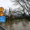 most_na_krki_v_kostanjevici__pod_njim_danes_ni_bilo_nesnage__ki_se_sicer_nabira_ob_manj__em_pre...