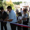 sevniski_zupan_srecko_ocvirk_in_direktor_novomeske_poste_cvetko_srsen_rezeta_trak_.jpg