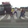tovornjak, pešci, rusija.jpg