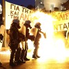 grcija protest molotovka policija.jpg