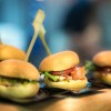 BG mini burgerji - piscancji in mozzarela-prsut - deli╠ü Cojzla - foto Brane Tuma 1.jpg