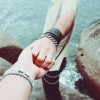 holding-hands-924942_1920.jpg