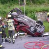 hrastnik, avto na strehi.jpg