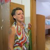 Uporabnica Urša razkazuje zavetišče.