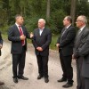 Ogledali so si lokacijo gradbišča, kje bo potekal del nove ceste Kranj – Sp. Brnik..jpg