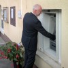 Brglez odpira bankomat