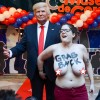 femen, trump, mednožje.jpg