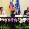 na_novinarski_konferenci.jpg