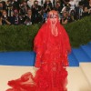 katy perry met bal (4).jpg