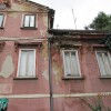 propadajoca_hisa_v_brestanici.jpg