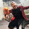 Razposajeni voditeljski tandem na odru in tudi v zaodrju – Maja Oderlap in Klemen Bunderla.