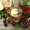 Domača limonada s češnjami in limono.jpg