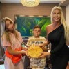 Jelena Karleuša s hčerkama.jpg