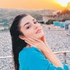 Hande Erçel ob stekleni vili.jpeg