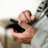 telefon, telefoniranje, pogovor, upokojenec, mobitel